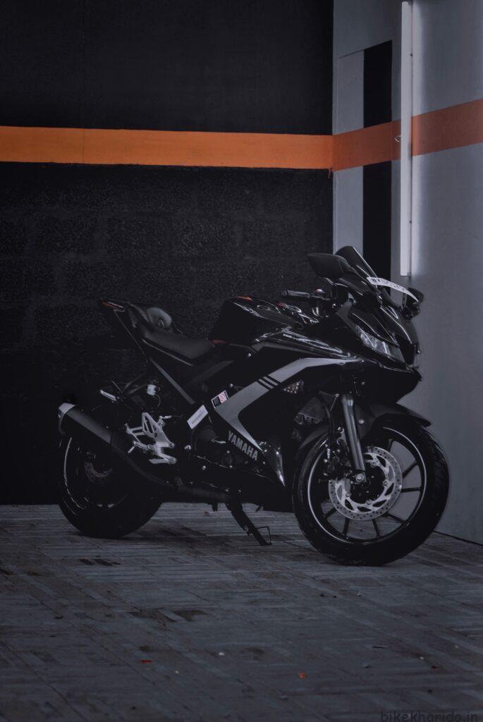 Yamaha R15 - Dark Knight - Side View